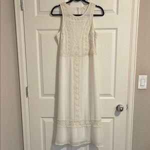 Elegant White Sleeveless Dress